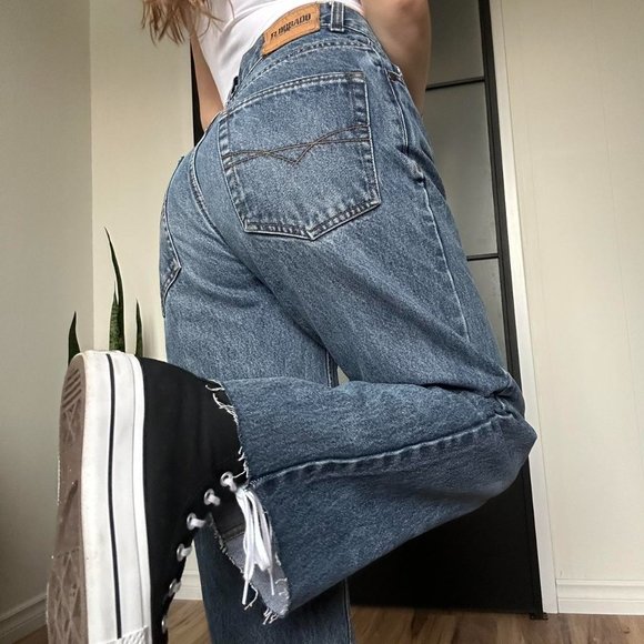 90s Vintage Eldorado Straight Leg Denim Jeans with Distressed Hem - Picture 3 of 4